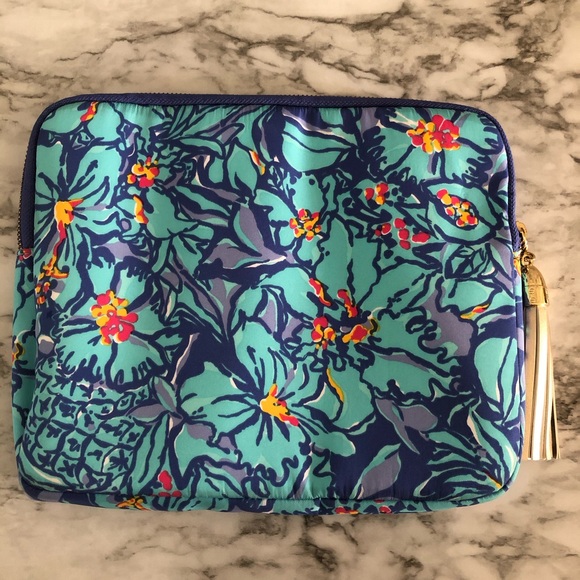 Lilly Pulitzer iPad Tablet/Clutch - Picture 3 of 6